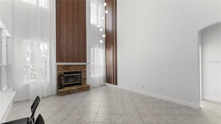 Image No.15-4 Bed Property for sale