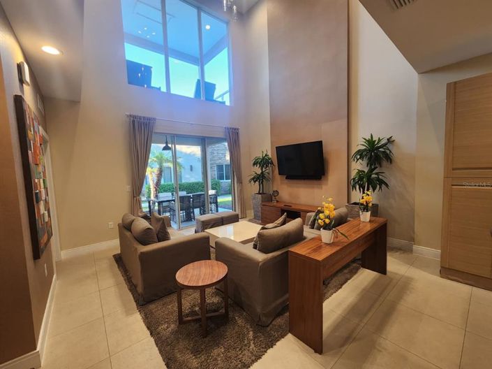 Image No.10-4 Bed Townhouse for sale