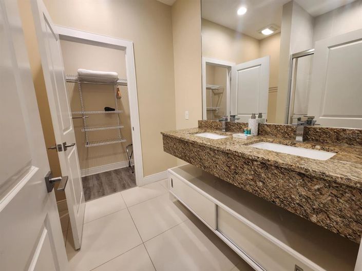 Image No.35-4 Bed Townhouse for sale