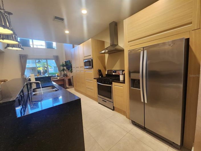 Image No.4-4 Bed Townhouse for sale