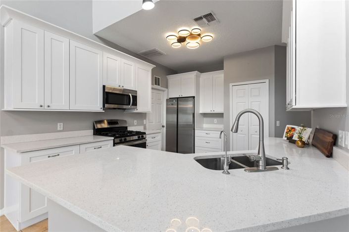 Image No.10-5 Bed Property for sale