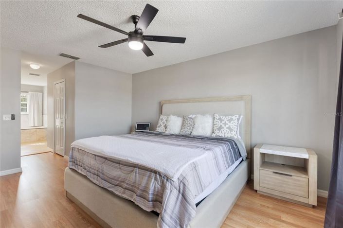 Image No.18-5 Bed Property for sale