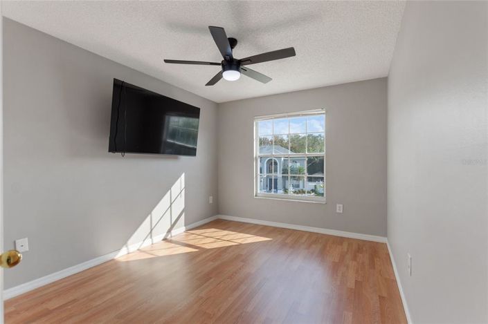 Image No.26-5 Bed Property for sale