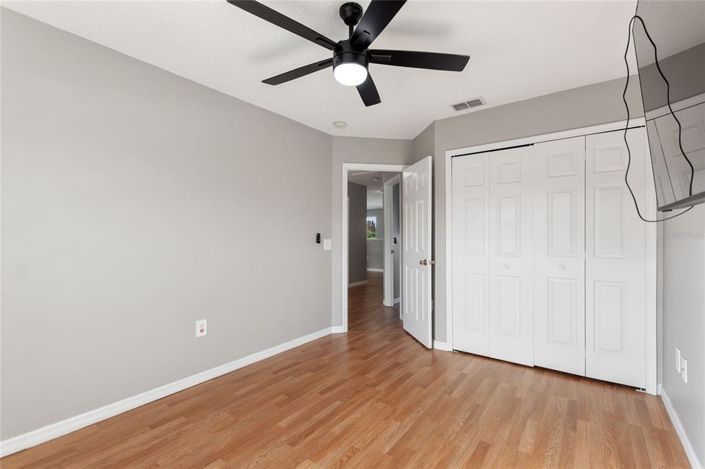 Image No.27-5 Bed Property for sale