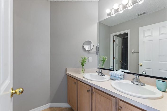 Image No.31-5 Bed Property for sale