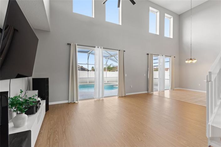 Image No.8-5 Bed Property for sale