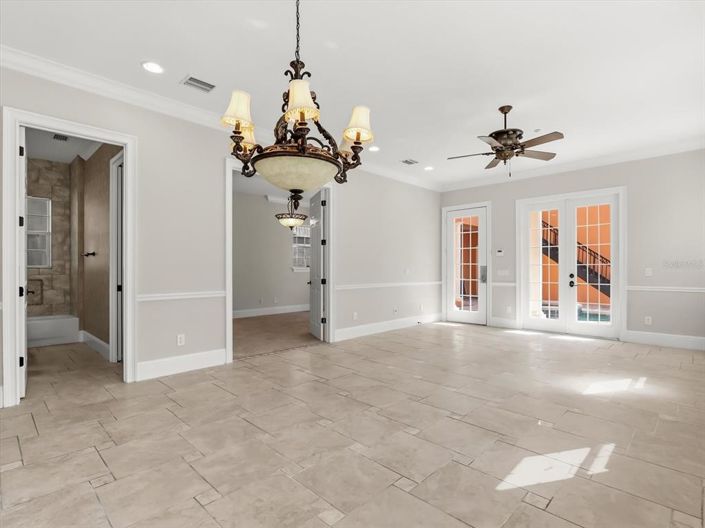 Image No.14-6 Bed Property for sale