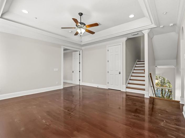 Image No.19-6 Bed Property for sale