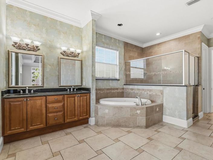 Image No.39-6 Bed Property for sale