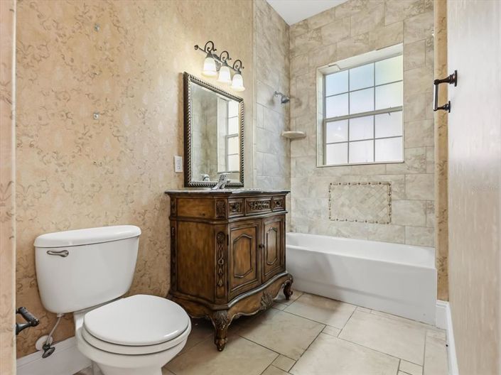 Image No.46-6 Bed Property for sale