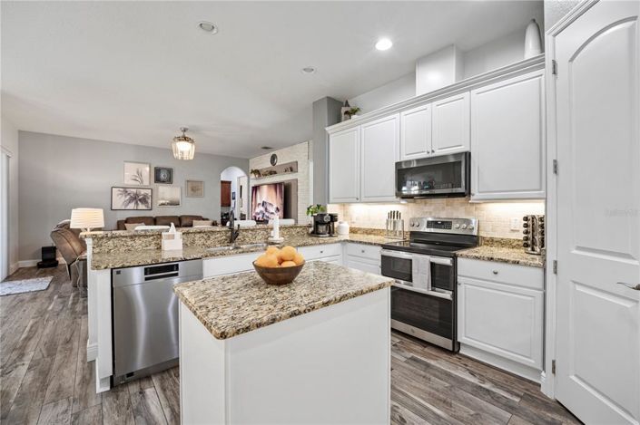 Image No.15-4 Bed Property for sale