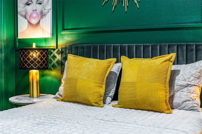 Image No.27-5 Bed Property for sale