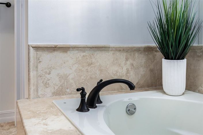 Image No.28-5 Bed Property for sale