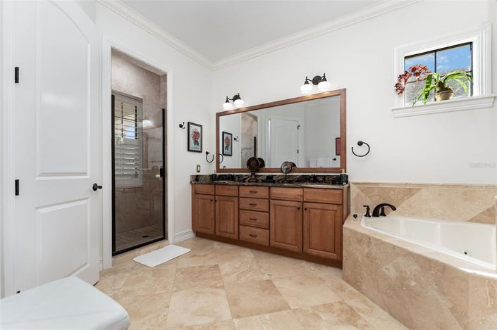 Image No.55-5 Bed Property for sale