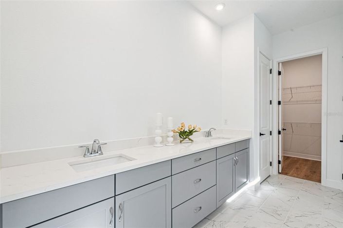 Image No.10-3 Bed Property for sale