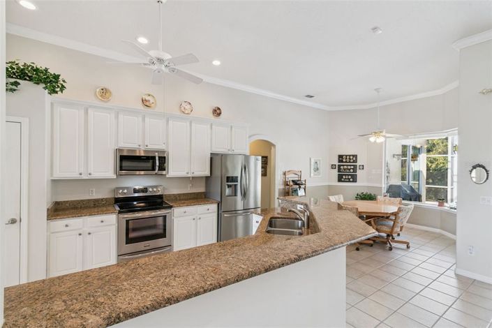 Image No.11-4 Bed Property for sale