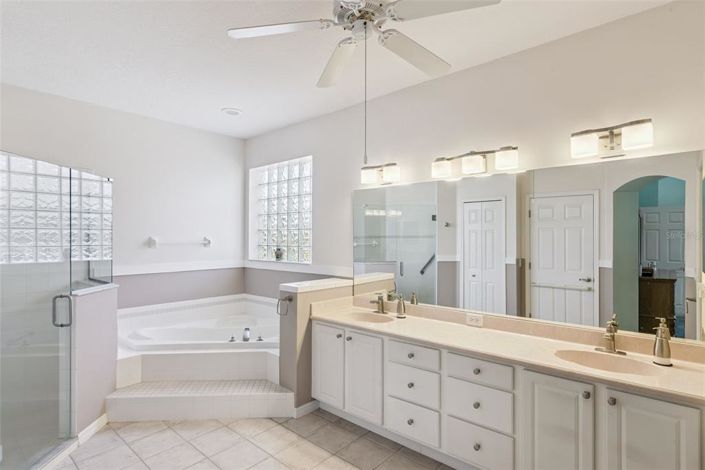 Image No.22-4 Bed Property for sale