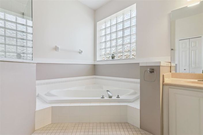 Image No.23-4 Bed Property for sale