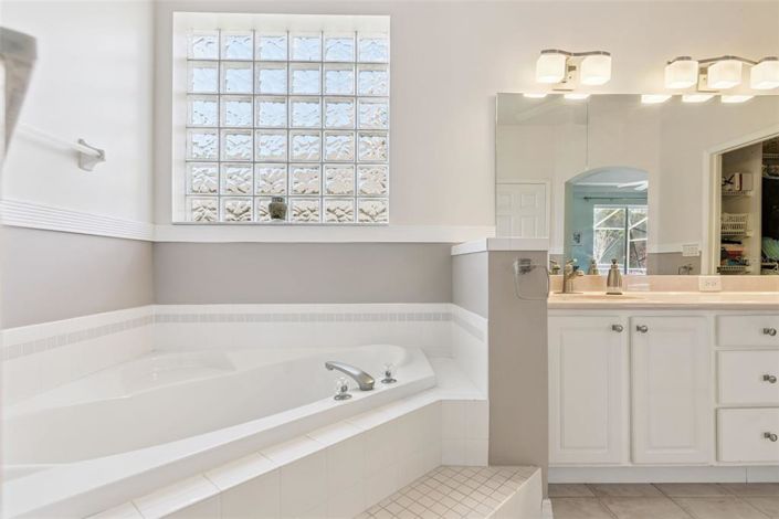 Image No.24-4 Bed Property for sale