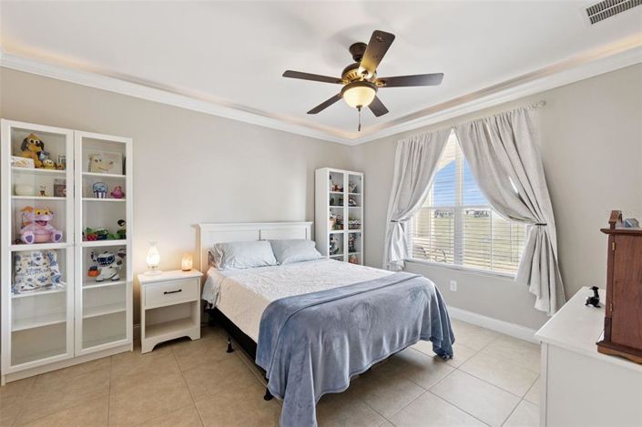 Image No.10-4 Bed Townhouse for sale