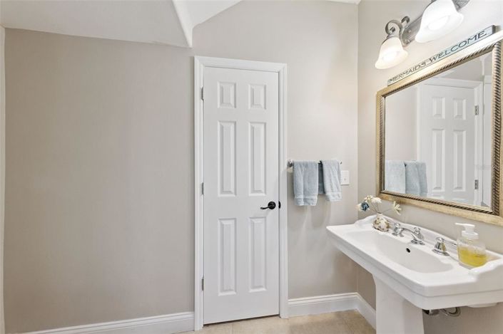 Image No.14-4 Bed Townhouse for sale