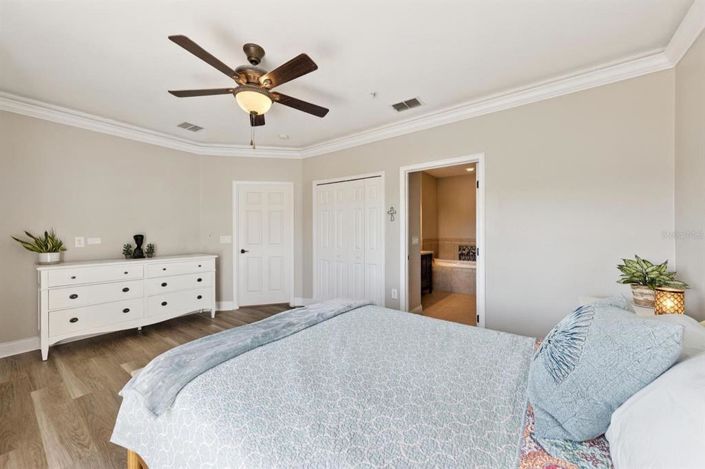 Image No.17-4 Bed Townhouse for sale