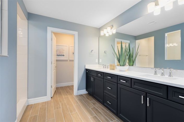 Image No.26-5 Bed Property for sale