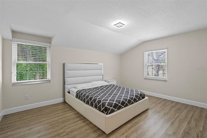 Image No.27-4 Bed Property for sale