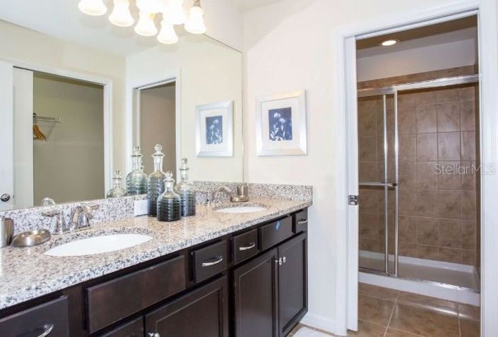 Image No.17-5 Bed Townhouse for sale