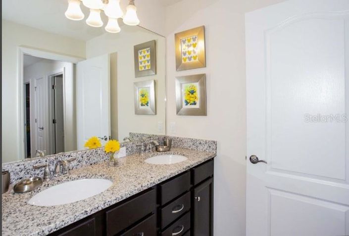 Image No.23-5 Bed Townhouse for sale