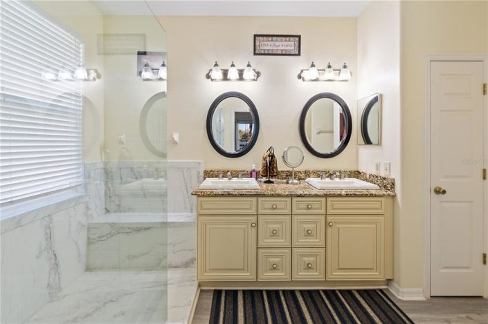 Image No.31-5 Bed Property for sale