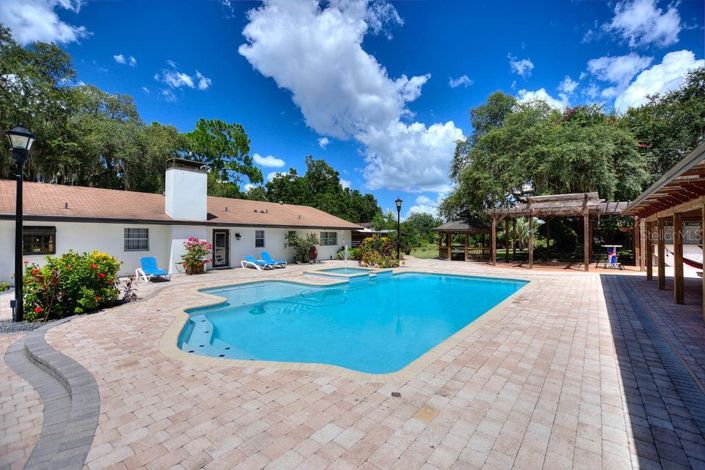 Image No.12-4 Bed Property for sale