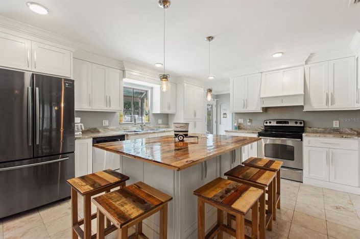 Image No.37-4 Bed Property for sale