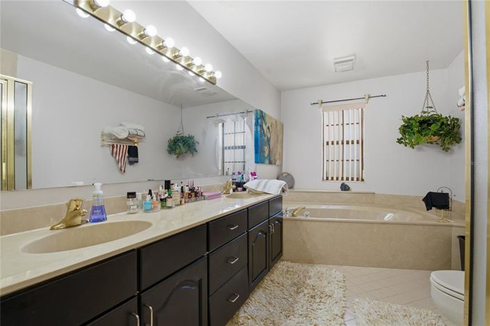 Image No.25-3 Bed Townhouse for sale