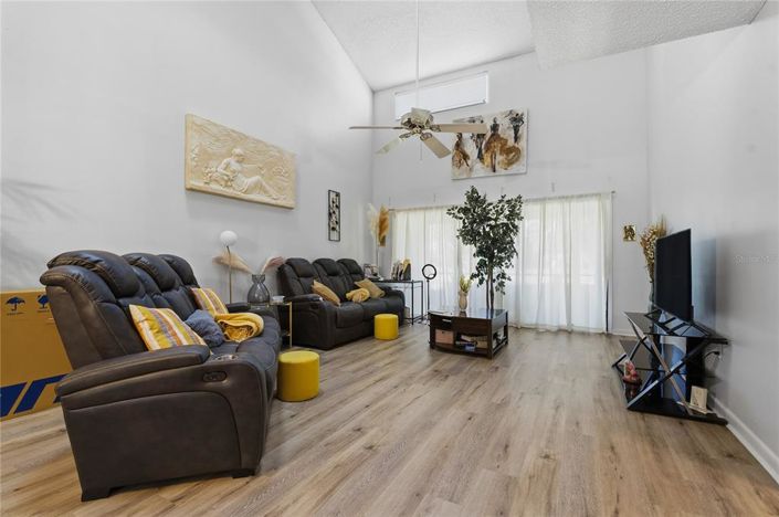 Image No.5-3 Bed Townhouse for sale