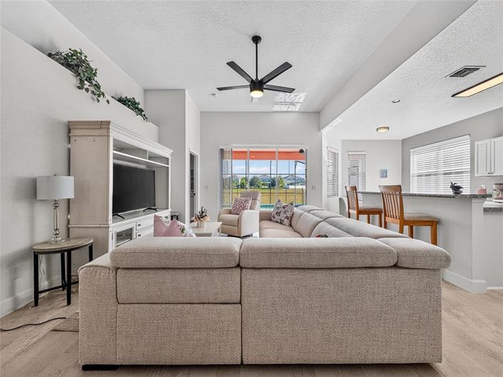 Image No.10-4 Bed Property for sale