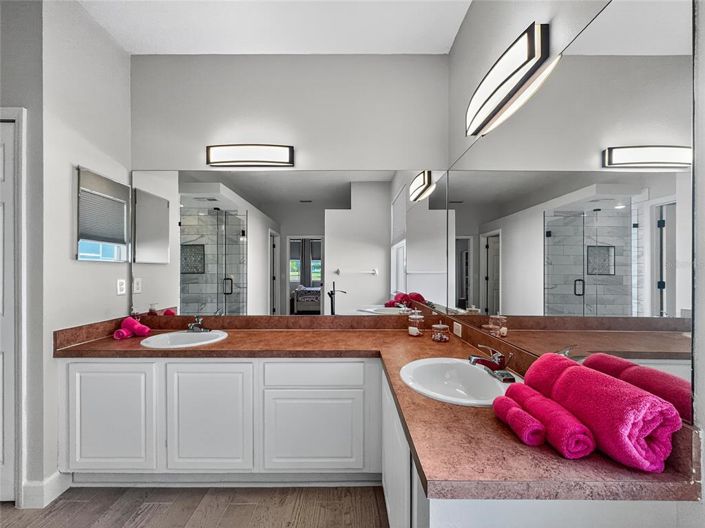 Image No.27-4 Bed Property for sale