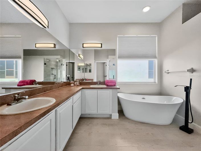 Image No.29-4 Bed Property for sale