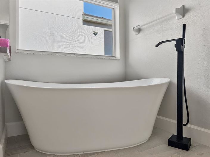 Image No.30-4 Bed Property for sale