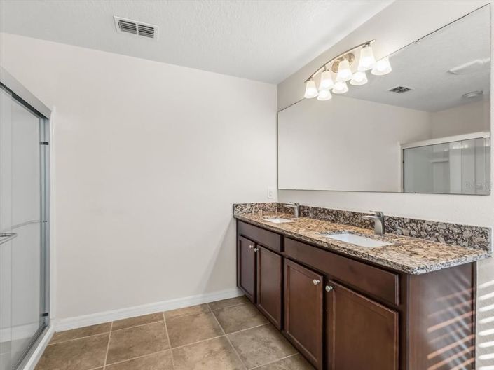 Image No.16-4 Bed Property for sale