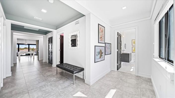 Image No.11-10 Bed Property for sale