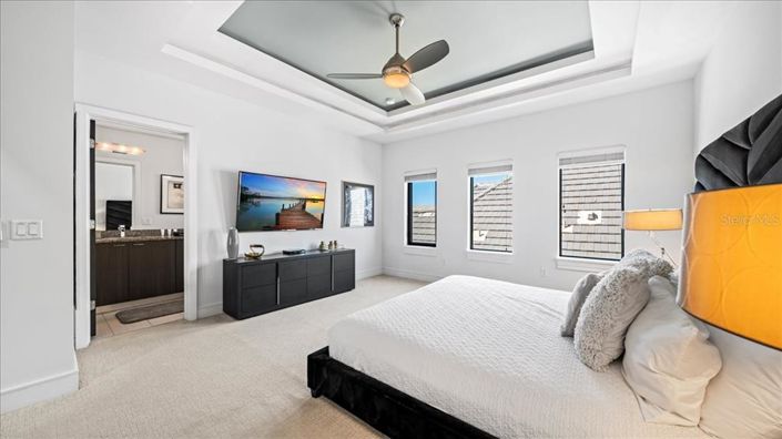 Image No.17-10 Bed Property for sale