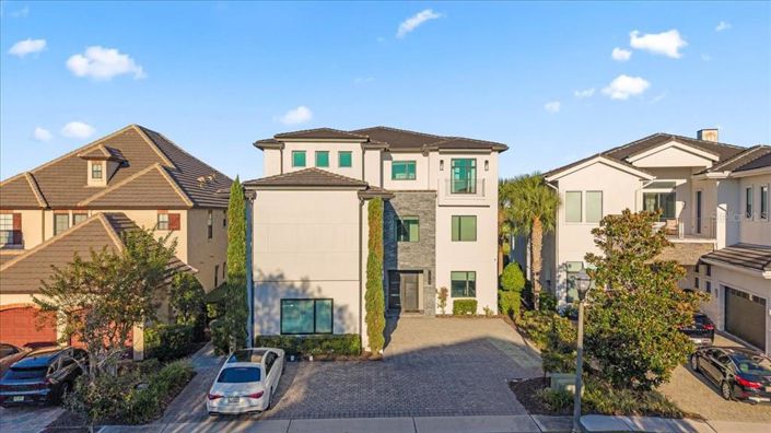 Image No.2-10 Bed Property for sale