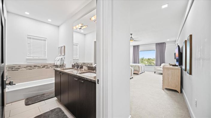 Image No.31-10 Bed Property for sale