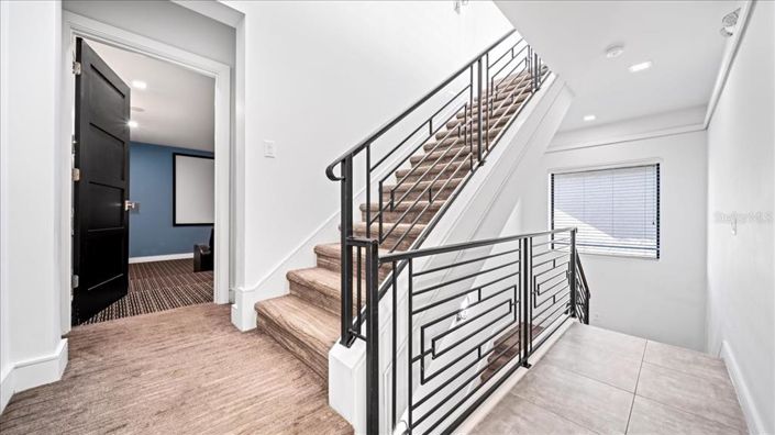 Image No.44-10 Bed Property for sale