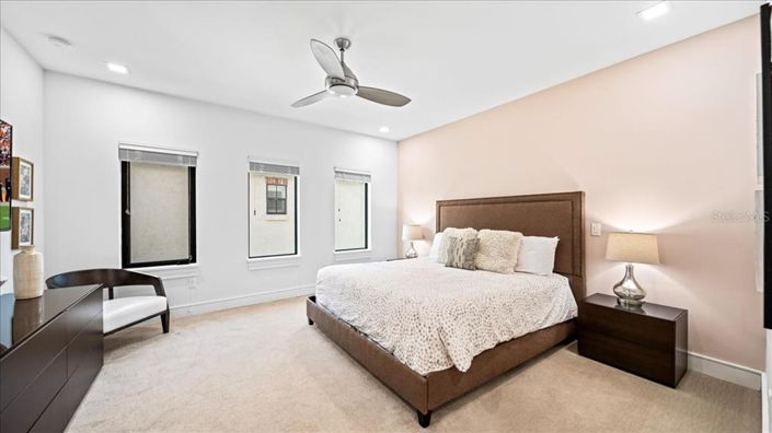 Image No.52-10 Bed Property for sale