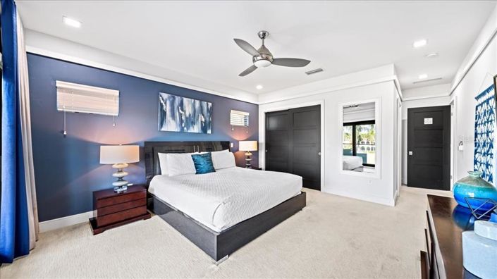 Image No.58-10 Bed Property for sale