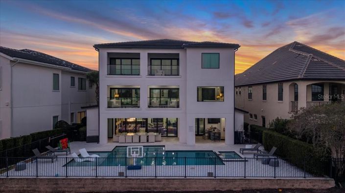 Image No.6-10 Bed Property for sale