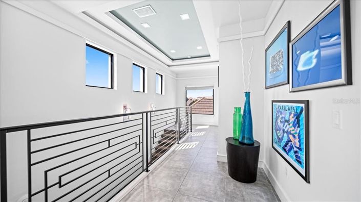 Image No.9-10 Bed Property for sale