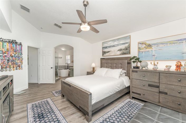 Image No.17-3 Bed Property for sale